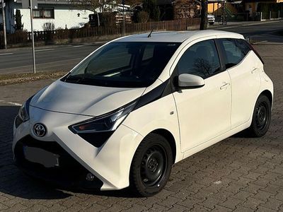 Gebraucht Toyota Aygo Play 72 PS (52 kW) 2020 Schwarz Kleinwagen