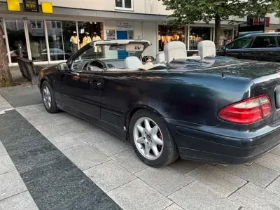 Gebraucht Mercedes CLK200 146 PS (107 kW) 2001 Blau Van / Kleinbus