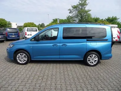 Gebraucht VW Caddy Life 114 PS (83 kW) 2023 Costa azul metallic Van / Kleinbus