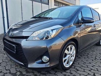 Gebraucht Toyota Yaris Hybrid Club 75 PS (55 kW) 2013 Marlingrau metallic Kleinwagen