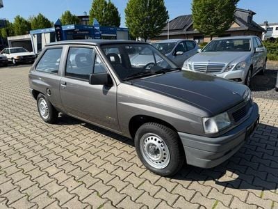 Używany Opel Corsa 45 KM (33 kW) 1992 Szary Hatchback
