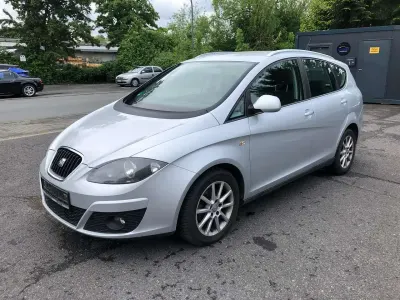 Gebraucht Seat Altea XL Stylance 105 PS (77 kW) 2011 "estrella" silber Van / Kleinbus