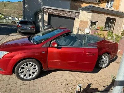 Gebraucht Ford Focus Cabriolet 101 PS (74 kW) 2007 Rot Cabrio
