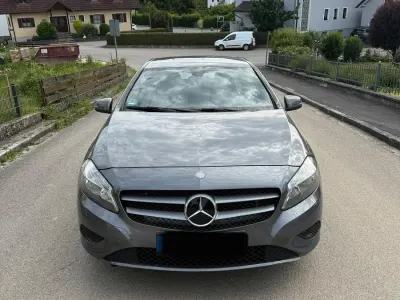 Gebraucht Mercedes A180 110 PS (80 kW) 2014 Grau Kleinwagen