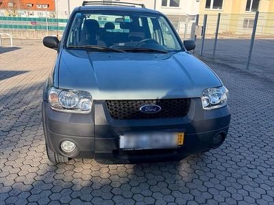Grün Gebraucht 2005 Ford Escape SUV | 2.300 €