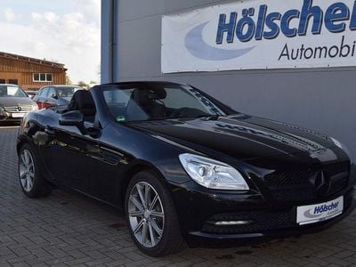 Second-hand Mercedes SLK200 184 CP (135 kW) 2011 Negru Cabrio