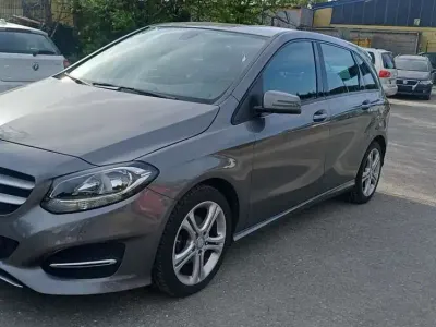 Gebraucht Mercedes B180 109 PS (80 kW) 2015 Mountaingrau  met. Kleinwagen