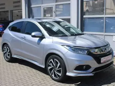 Käytetty Honda HR-V Executive 131 HP (96 kW) 2020 Hopea Katumaasturi