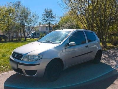Second-hand Fiat Punto 69 CP (50 kW) 2006 Argintiu Hatchback
