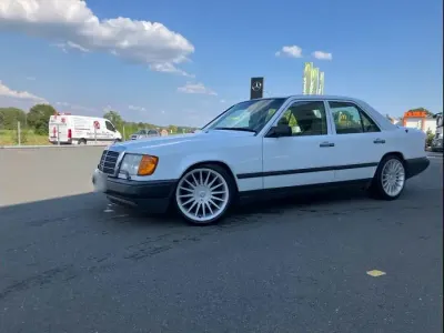 Gebraucht Mercedes 230 132 PS (97 kW) 1989 Weiß Limousine