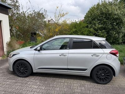 Usata Hyundai i20 Passion 84 CV (61 kW) 2016 Argento Utilitaria