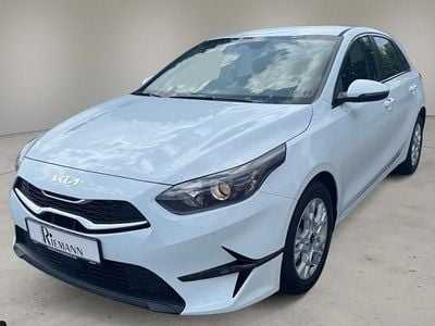 Neu Kia Ceed 100 PS (73 kW) 2025 Weiß Kleinwagen