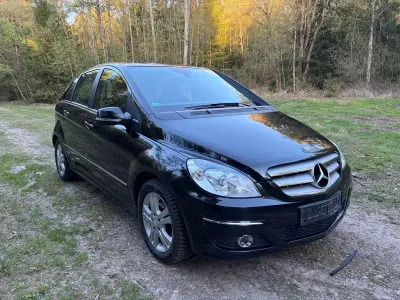 Gebraucht Mercedes B180 116 PS (85 kW) 2011 Schwarz Van / Kleinbus