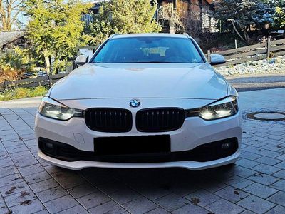 Weiß Gebraucht 2017 BMW 320 Performance Kombi | 15.450 € (Fairer Preis)