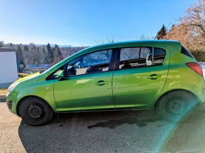 Gebraucht Opel Corsa Edition 87 PS (63 kW) 2014 Grün Kleinwagen