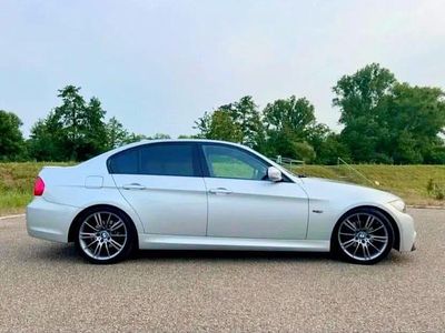 Grau Gebraucht 2011 BMW 318 Limousine | 9.000 € (Teuer)