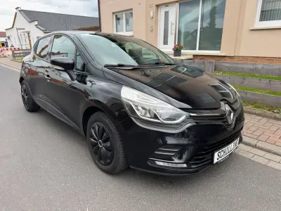 Używany Renault Clio IV 75 KM (55 kW) 2017 Czarny Sedan/Limuzyna