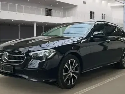 Gebraucht Mercedes E300 Night 306 PS (225 kW) 2022 Schwarz Limousine