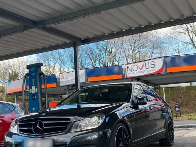 Gebraucht Mercedes C200 184 PS (135 kW) 2011 Schwarz Limousine