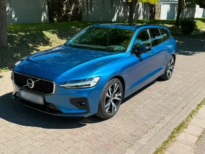 Gebraucht Volvo V60 R-Design 190 PS (139 kW) 2019 Blau Kombi