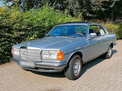 Gebraucht Mercedes 230 136 PS (100 kW) 1981 Blau Coupé