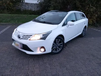 Gebraucht Toyota Avensis T2 150 PS (110 kW) 2014 Weiß Kombi