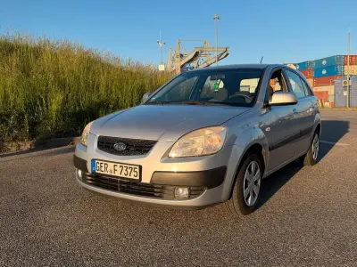 Gebraucht Kia Rio 75 PS (55 kW) 2006 Silber Kleinwagen