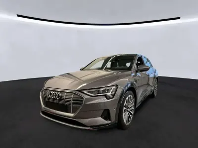 Używany Audi e-tron Comfort 300 kW (408 KM) 2022 Szary SUV