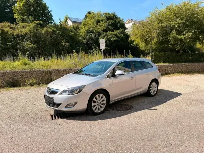 Gebraucht Opel Astra Innovation 125 PS (91 kW) 2012 Andere farben Kombi
