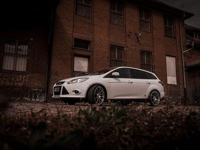 Gebraucht Ford Focus 140 PS (102 kW) 2013 Weiß Limousine