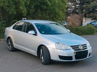 Gebraucht VW Jetta 102 PS (75 kW) 2005 Grau Limousine