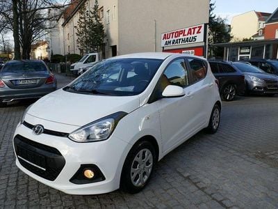 Gebraucht Hyundai i10 Trend 67 PS (49 kW) 2015 Weiß Kleinwagen