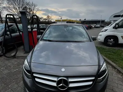 Gebraucht Mercedes B250 211 PS (155 kW) 2015 Grau Kleinwagen