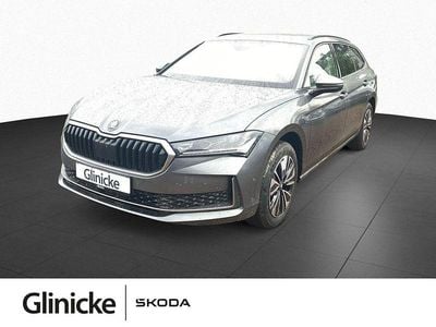 Graphitegrau metallic Neu 2025 Skoda Superb Selection Kombi | 39.890 € (Superpreis)