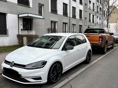 Gebraucht VW Golf VII Highline 150 PS (110 kW) 2019 Weiß Limousine