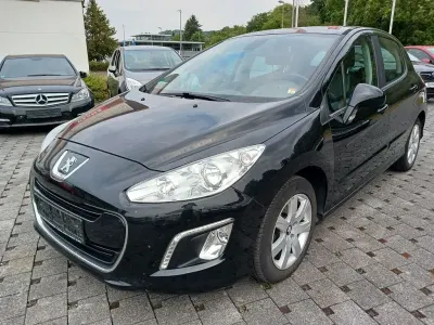 Gebraucht Peugeot 308 Active 111 PS (81 kW) 2012 Schwarz Limousine