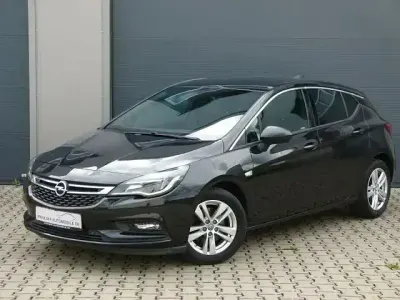 Gebraucht Opel Astra Dynamic 110 PS (80 kW) 2016 Graphitschwarz/carbon flash/midn (metallic) Limousine