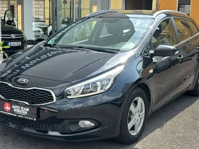 Używany Kia Ceed 99 KM (72 kW) 2014 Czarny Hatchback