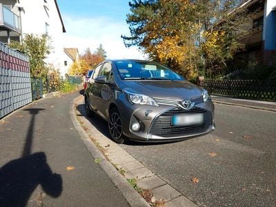Gebraucht Toyota Yaris 99 PS (72 kW) 2016 Grau Kleinwagen