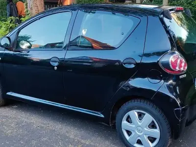 Gebraucht Toyota Aygo 68 PS (50 kW) 2009 Schwarz Kleinwagen