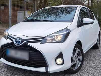 Usata Toyota Yaris Hybrid 70 CV (51 kW) 2014 Bianco Utilitaria