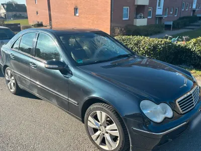 Gebraucht Mercedes C180 140 PS (102 kW) 2003 Blau Limousine