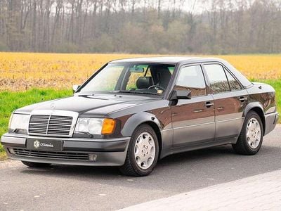 Usata Mercedes E500 326 CV (239 kW) 1992 Nero Berlina