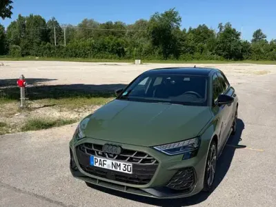 Gebraucht Audi A3 S-Line 150 PS (110 kW) 2024 Grün Limousine