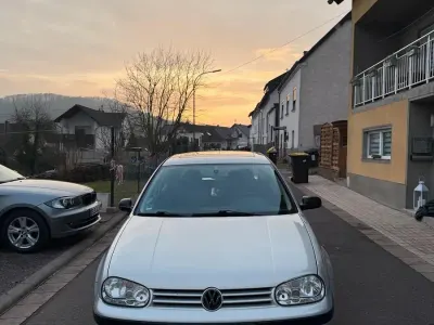 Gebraucht VW Golf IV 100 PS (73 kW) 2000 Silber Kleinwagen