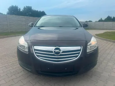 Gebraucht Opel Insignia Edition 140 PS (102 kW) 2010 Braun Limousine