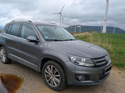 Gebraucht VW Tiguan Cup 140 PS (102 kW) 2015 Grau SUV