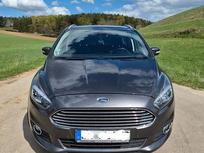 Gebraucht Ford S-MAX Titanium 179 PS (131 kW) 2018 Grau Van / Kleinbus