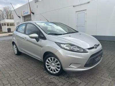 Gebraucht Ford Fiesta Trend 82 PS (60 kW) 2010 Silber Kleinwagen
