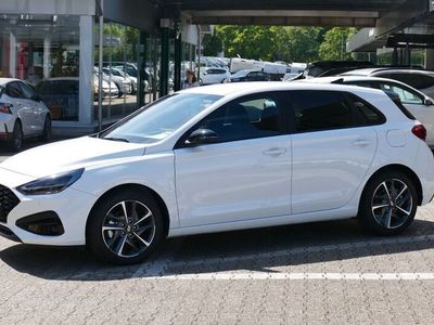 Weiß Gebraucht 2024 Hyundai i30 Advantage Limousine | 21.540 € (Fairer Preis)